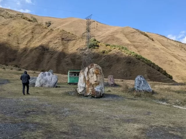 Gigantic faces from Sno valley sculptures