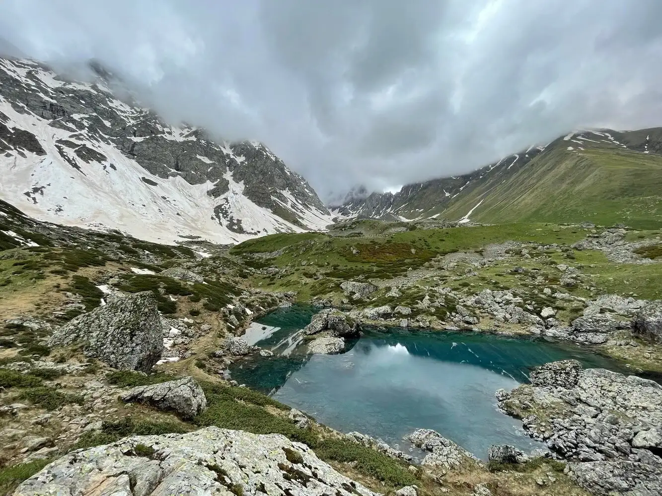 Abudelauri blue lake chaukhi trekking