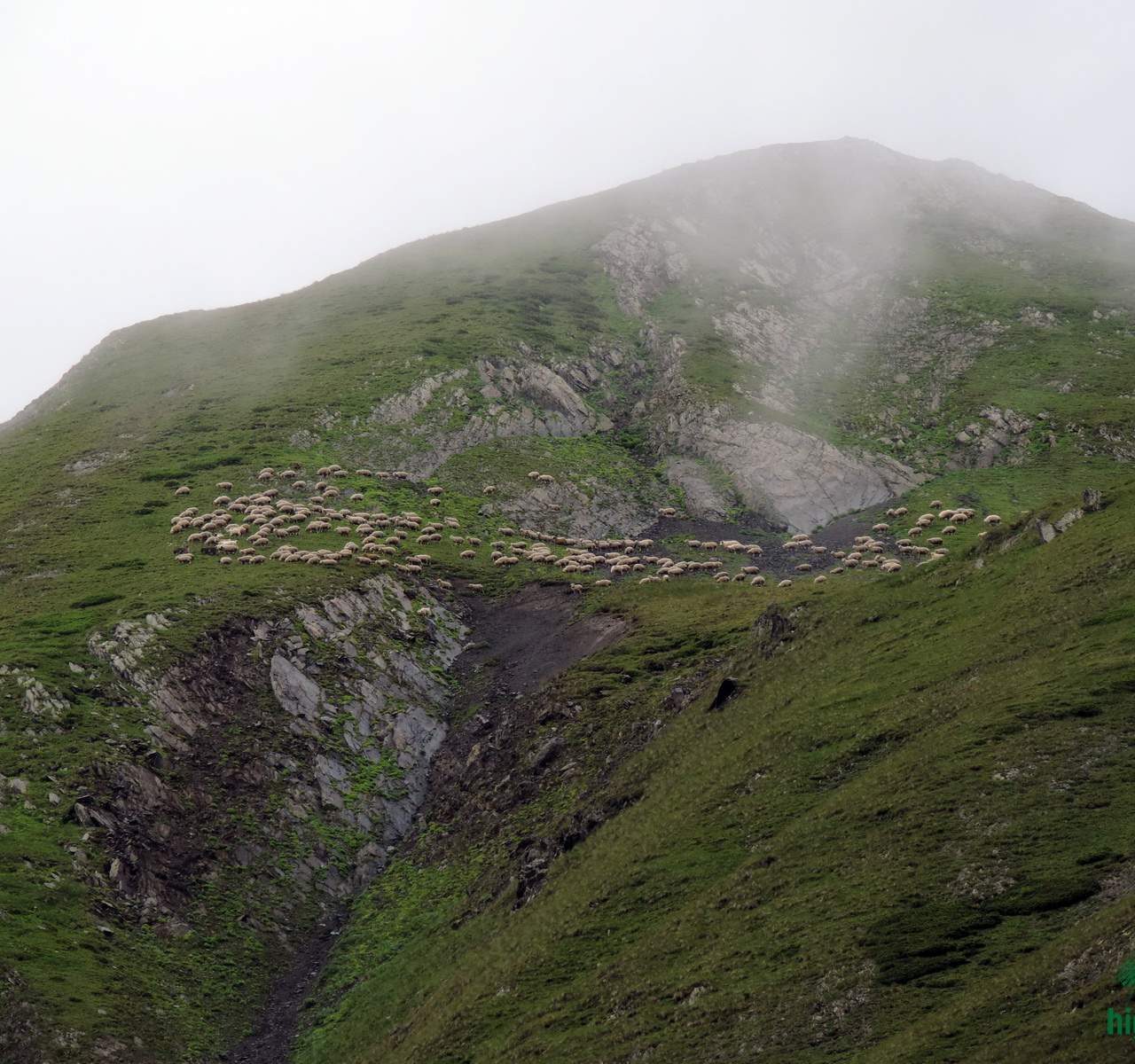 Atsunta pass trekking