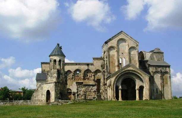 Bagrati cathedral before restoration